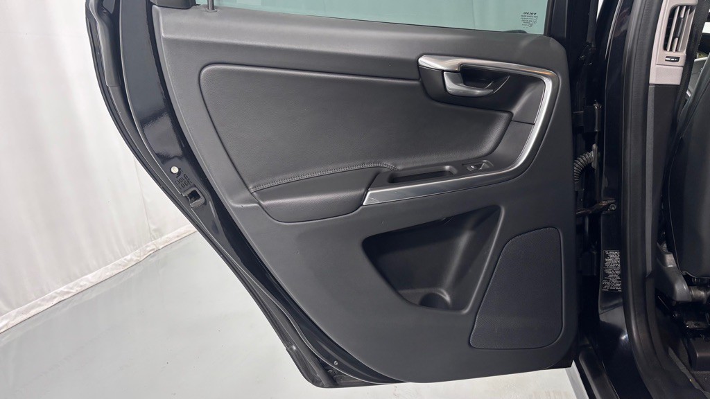 2015 Volvo XC60 Image 24