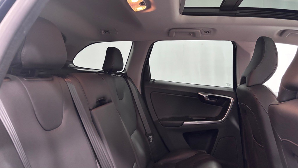 2015 Volvo XC60 Image 26