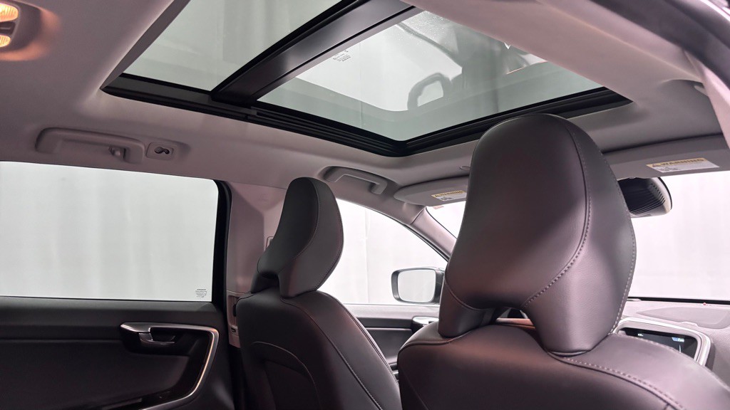 2015 Volvo XC60 Image 27