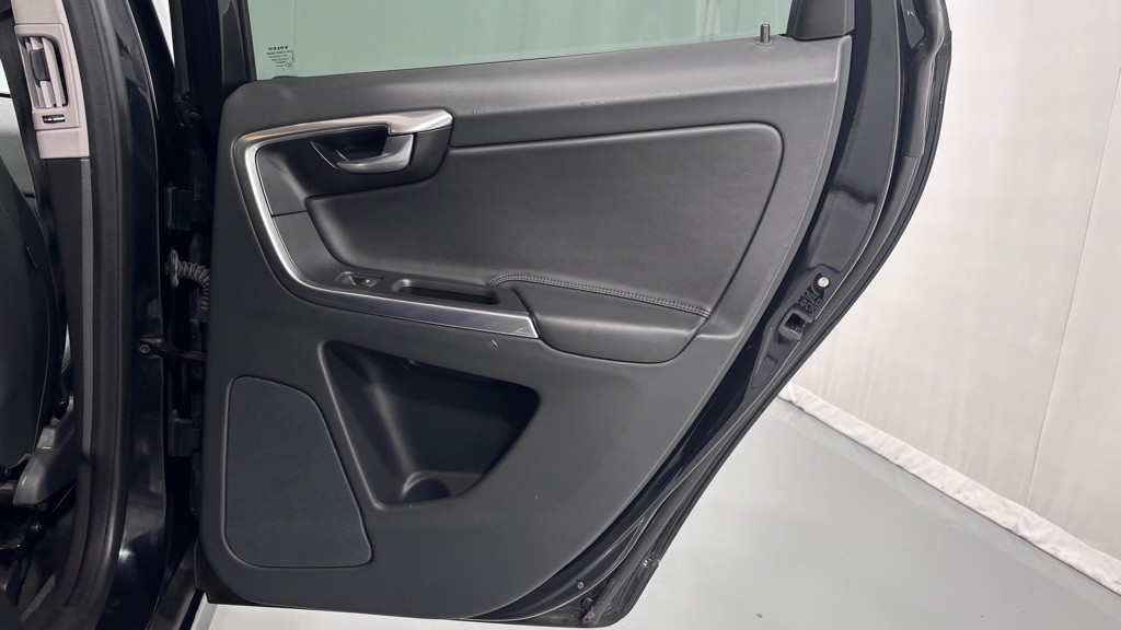 2015 Volvo XC60 Image 28