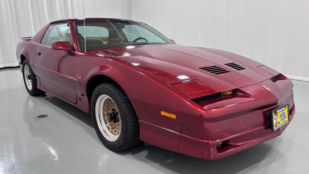 1987 Pontiac Firebird Image 3
