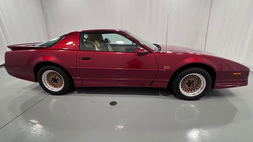 1987 Pontiac Firebird Image 4
