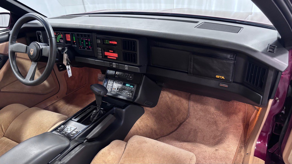 1987 Pontiac Firebird Image 18