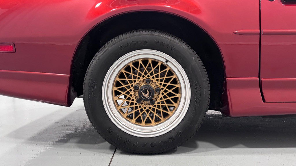 1987 Pontiac Firebird Image 32
