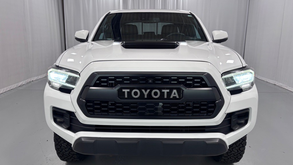 2020 Toyota Tacoma Image 2
