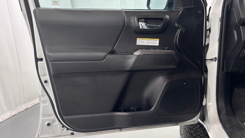 2020 Toyota Tacoma Image 17