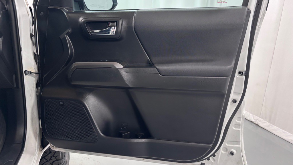 2020 Toyota Tacoma Image 21