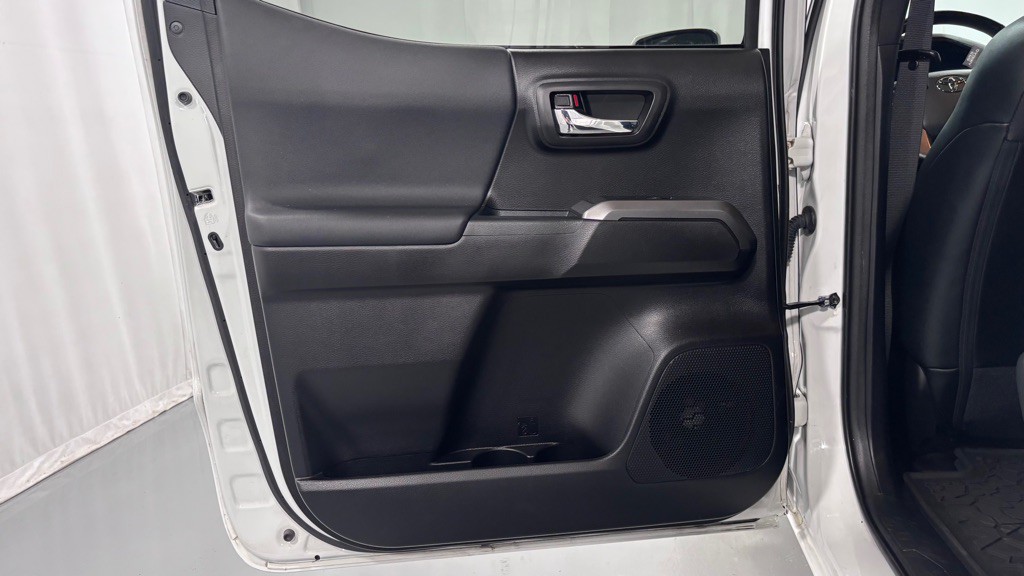 2020 Toyota Tacoma Image 24