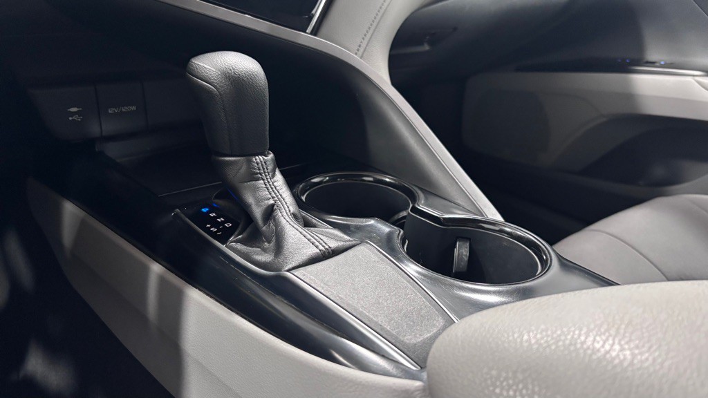 2018 Toyota Camry Image 16