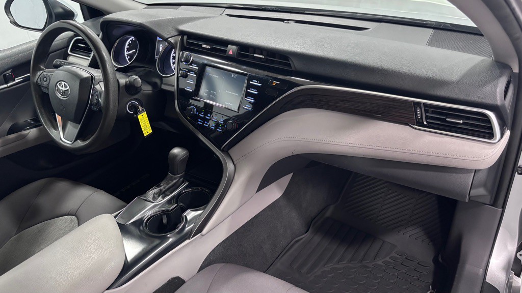 2018 Toyota Camry Image 18
