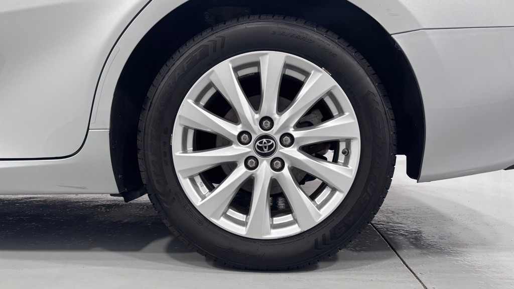 2018 Toyota Camry Image 32
