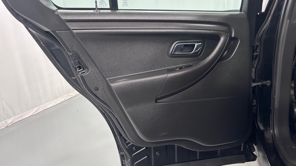 2016 Ford Taurus Image 24