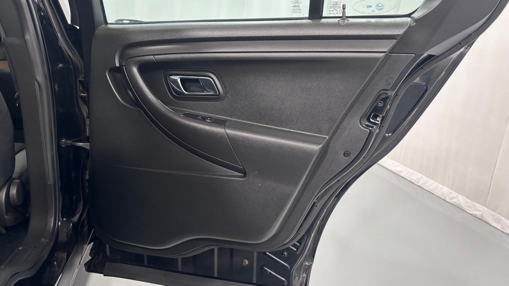 2016 Ford Taurus Image 28