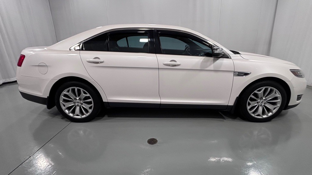 2016 Ford Taurus Image 4