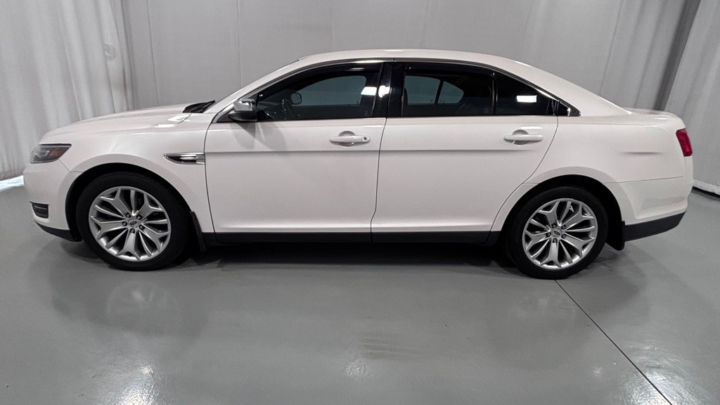 2016 Ford Taurus Image 8