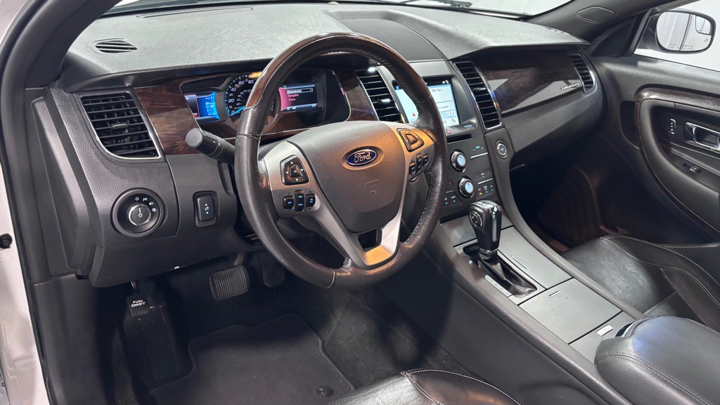 2016 Ford Taurus Image 9