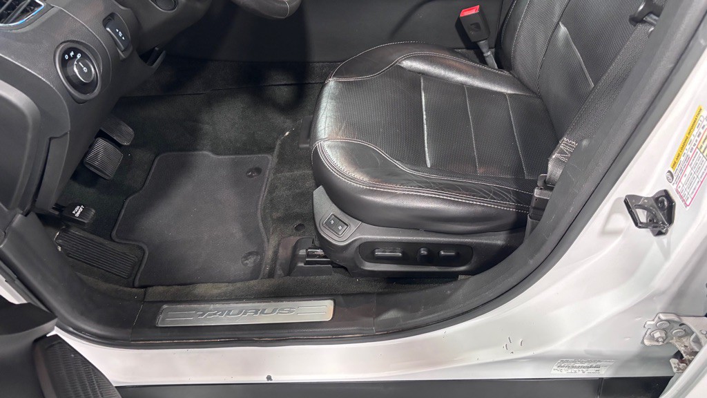 2016 Ford Taurus Image 11