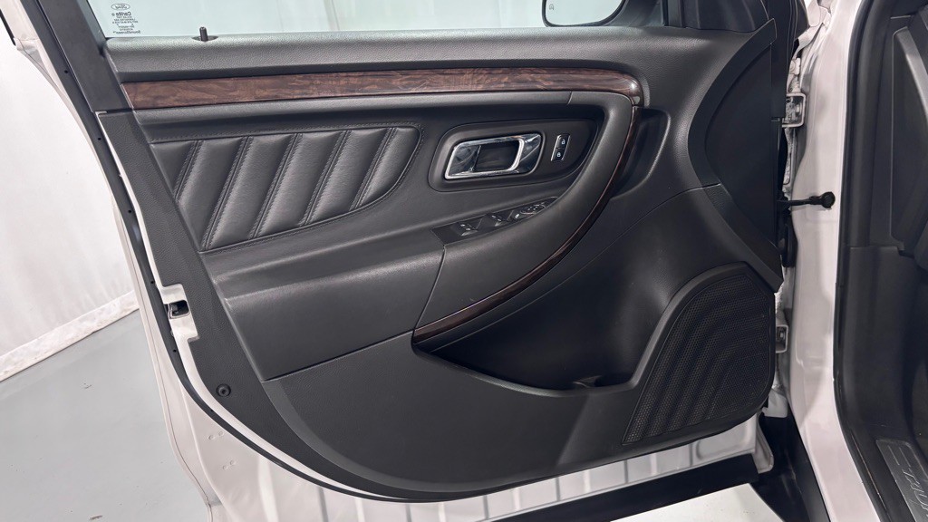 2016 Ford Taurus Image 17