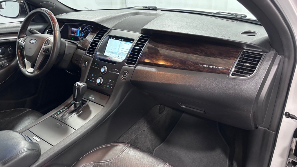 2016 Ford Taurus Image 18