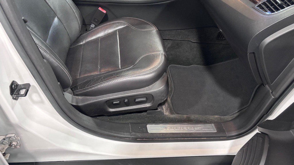 2016 Ford Taurus Image 19