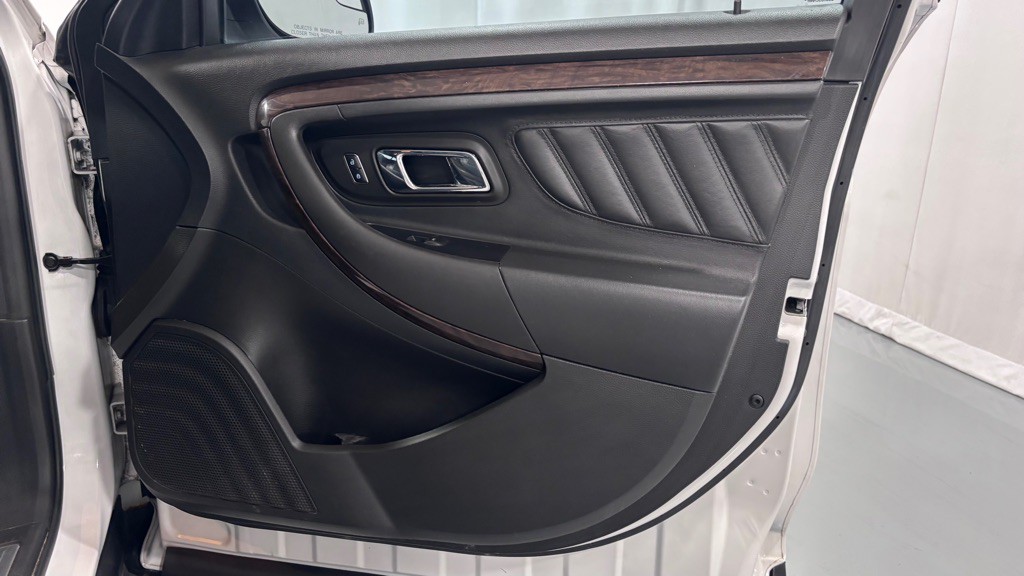 2016 Ford Taurus Image 21