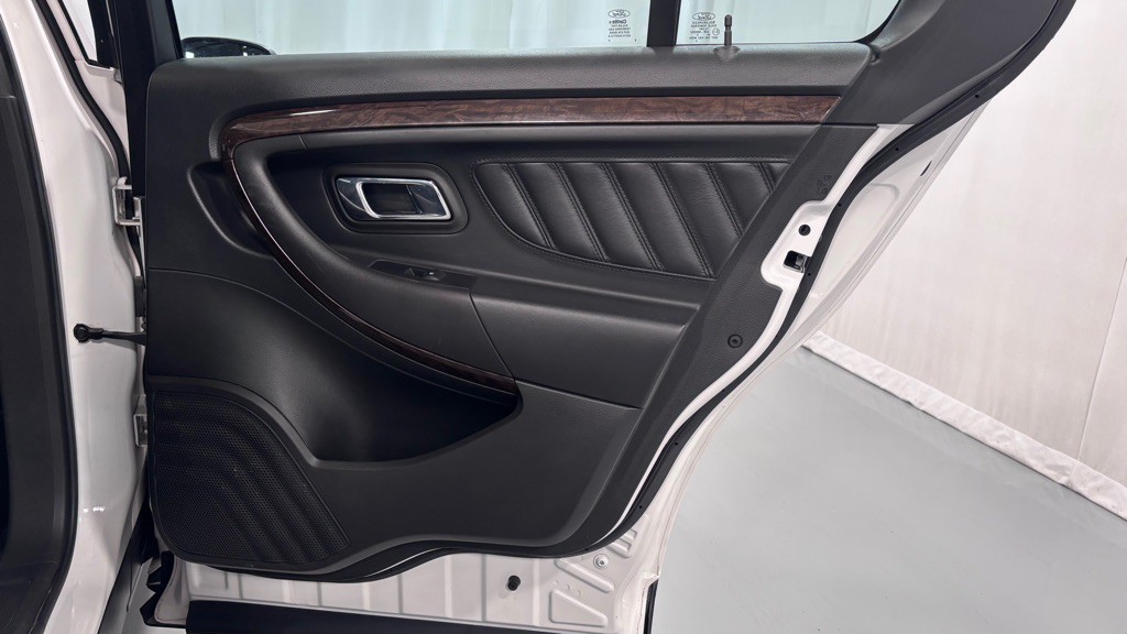 2016 Ford Taurus Image 28
