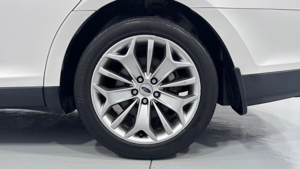 2016 Ford Taurus Image 32