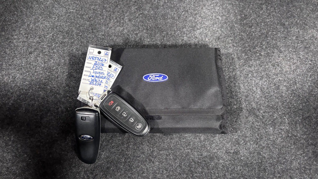 2016 Ford Taurus Image 35