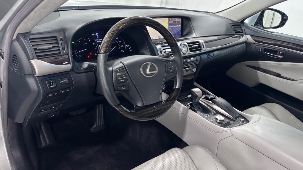2013 Lexus LS 460 Image 9