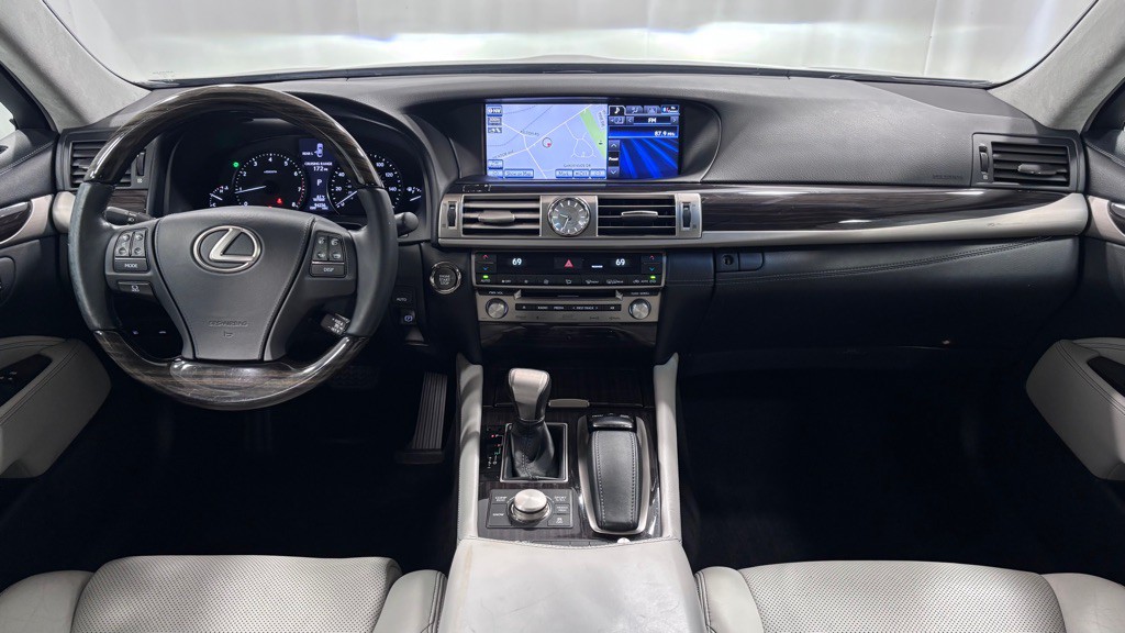 2013 Lexus LS 460 Image 10