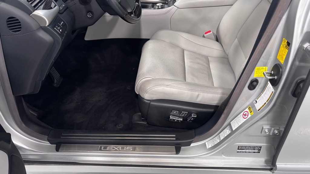 2013 Lexus LS 460 Image 11