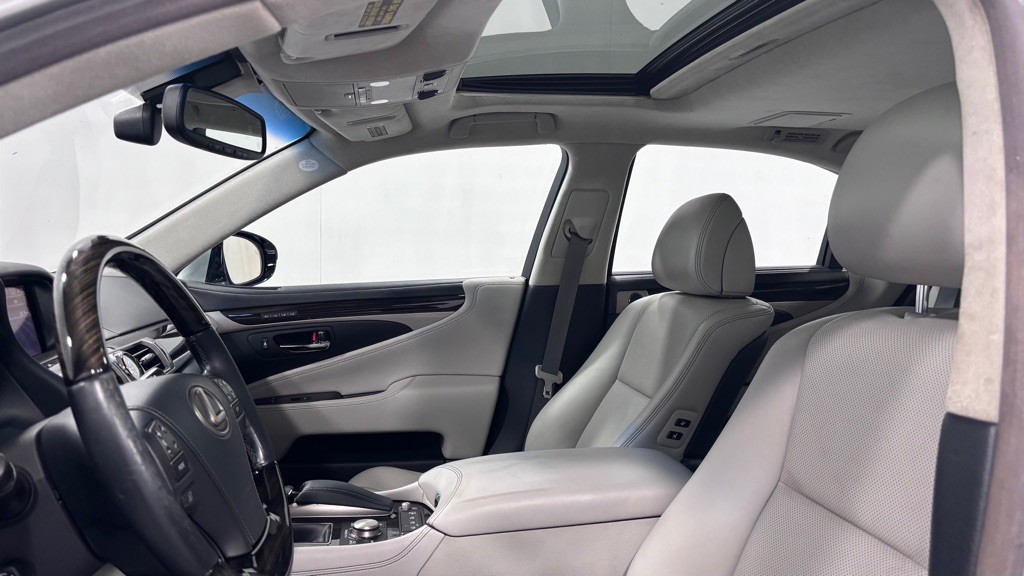 2013 Lexus LS 460 Image 12