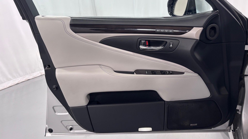 2013 Lexus LS 460 Image 17