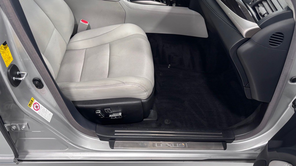 2013 Lexus LS 460 Image 19