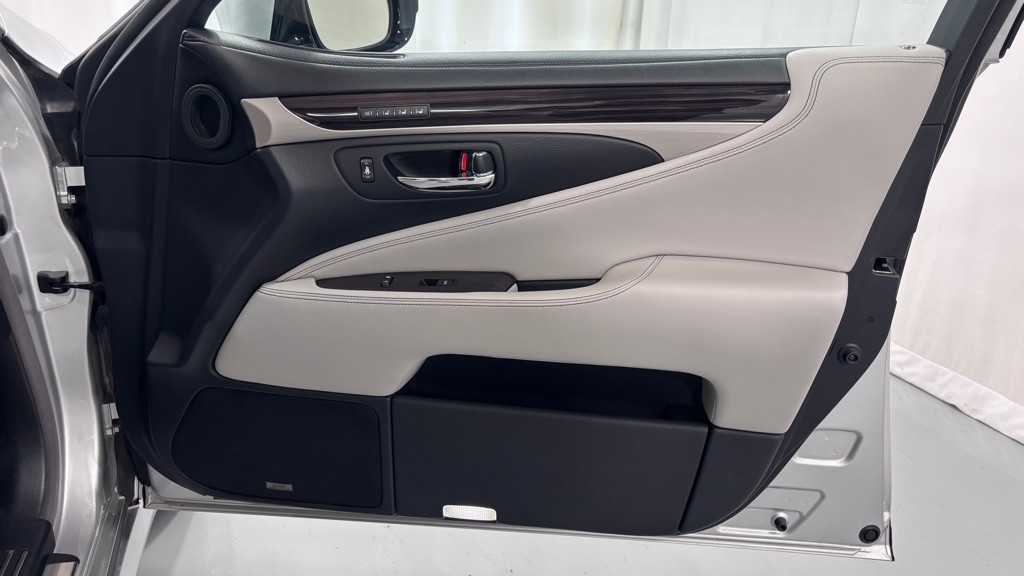 2013 Lexus LS 460 Image 21