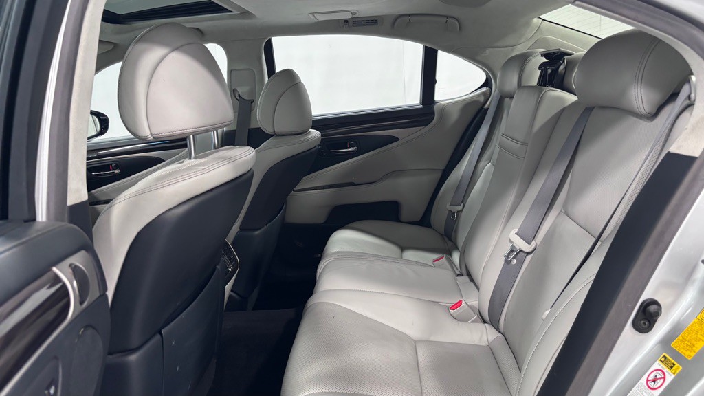 2013 Lexus LS 460 Image 23