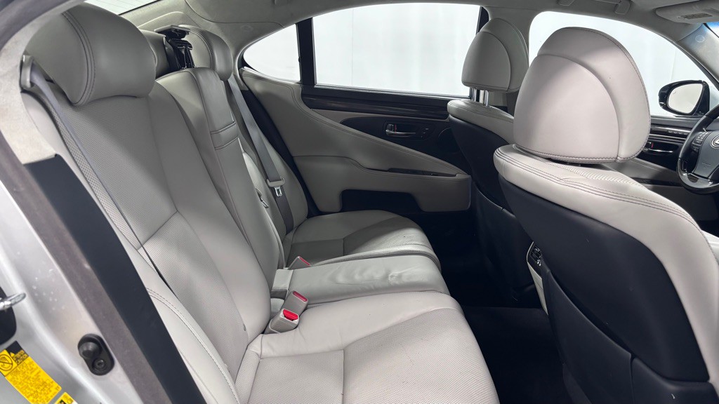 2013 Lexus LS 460 Image 26