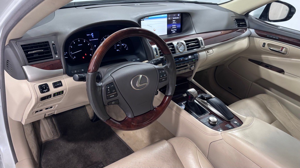 2015 Lexus LS 460 Image 9