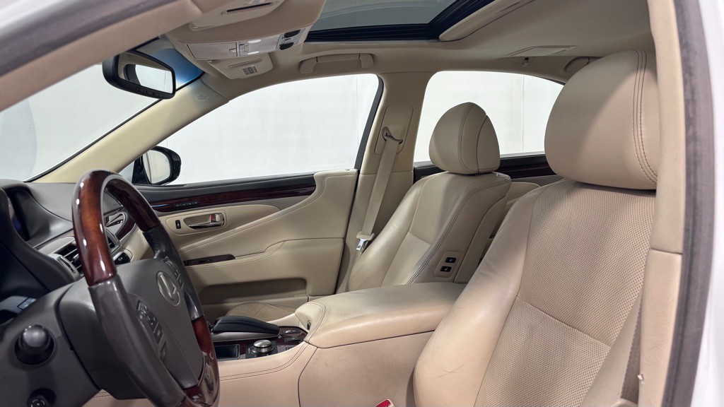 2015 Lexus LS 460 Image 12