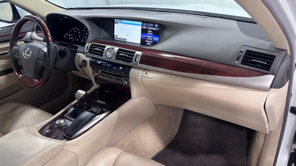 2015 Lexus LS 460 Image 18