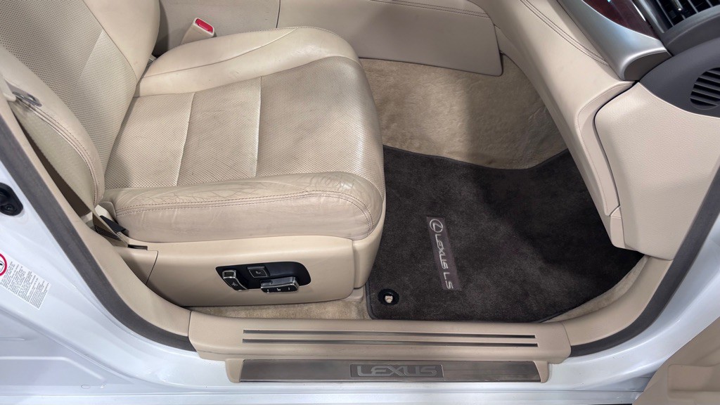 2015 Lexus LS 460 Image 19