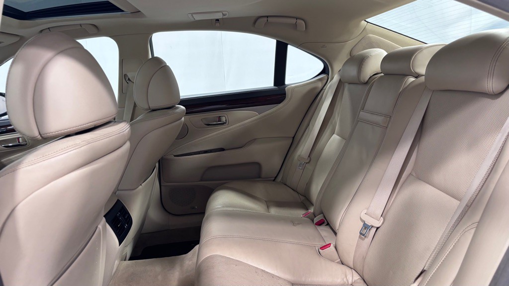 2015 Lexus LS 460 Image 23