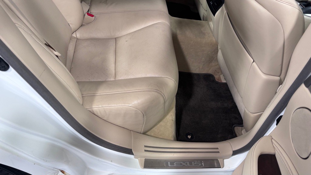 2015 Lexus LS 460 Image 25