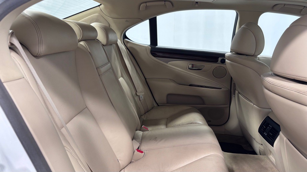 2015 Lexus LS 460 Image 26