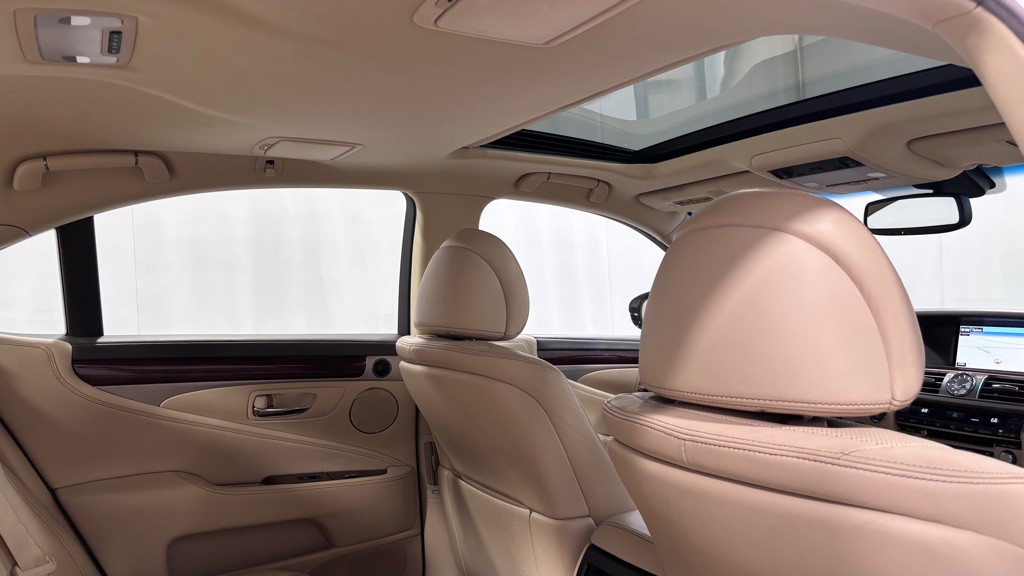 2015 Lexus LS 460 Image 27