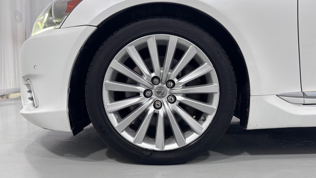2015 Lexus LS 460 Image 31