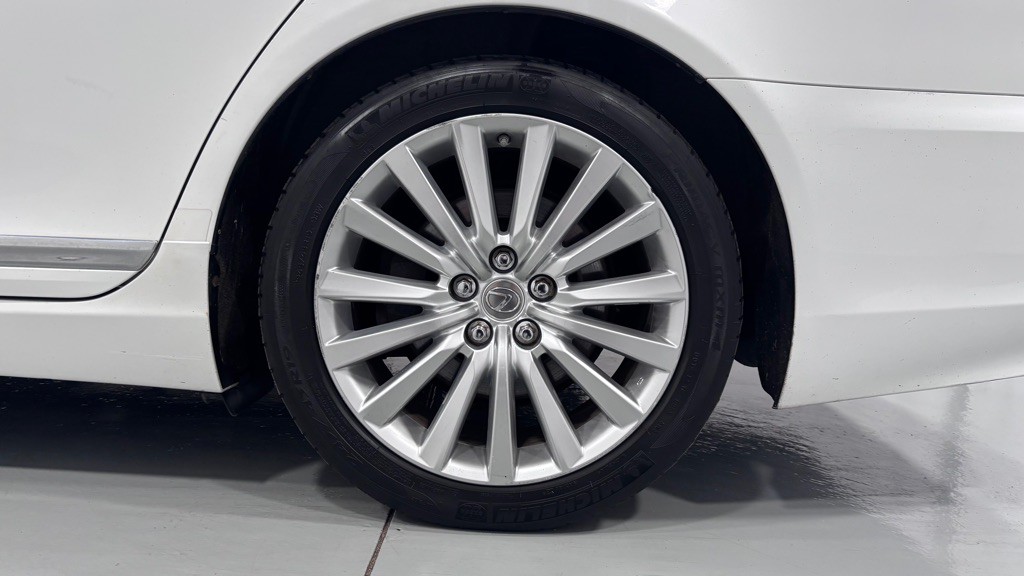 2015 Lexus LS 460 Image 32