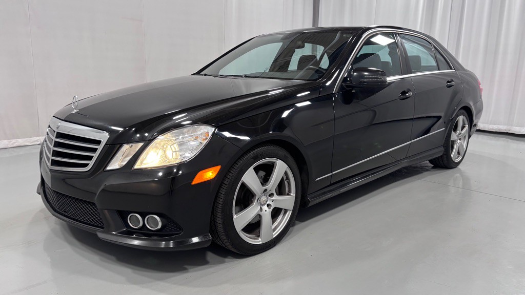 2010 Mercedes-Benz E-Class Image 1
