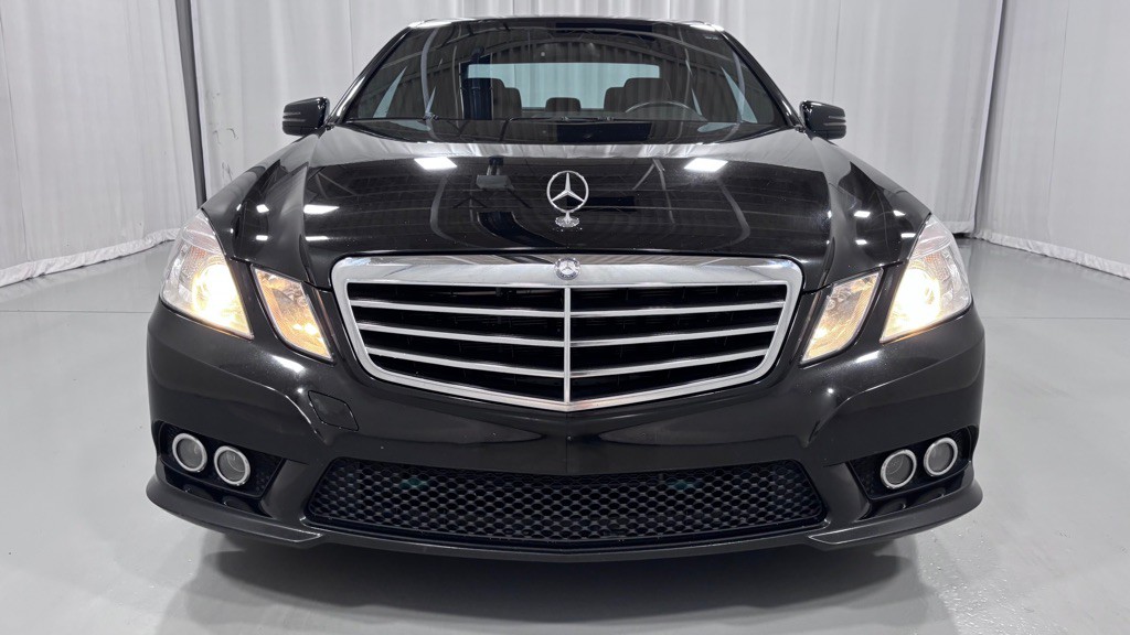 2010 Mercedes-Benz E-Class Image 2