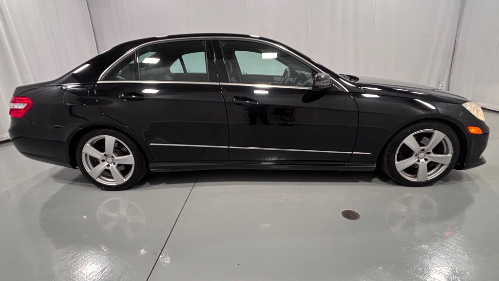 2010 Mercedes-Benz E-Class Image 4